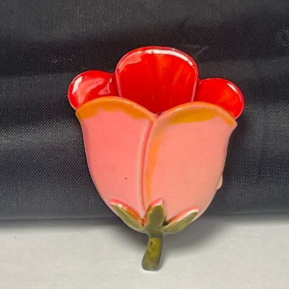 Vintage enamel tulip pouch pin. - Picture 1 of 3
